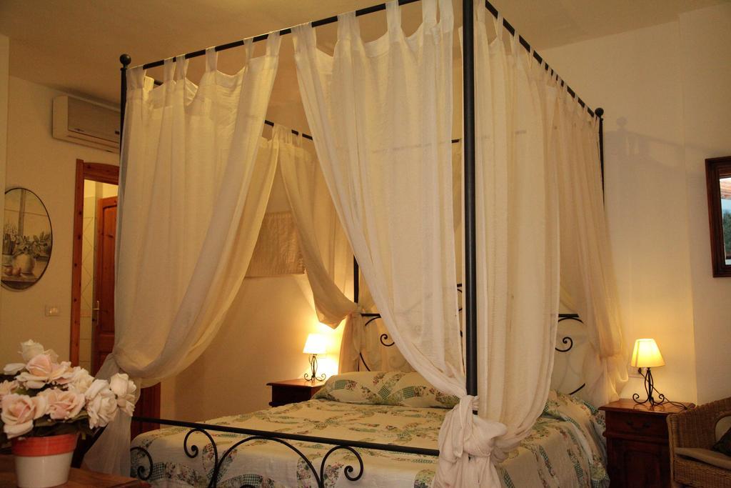 Sa Ruscitta Bed and Breakfast Sant'Antìoco Værelse billede